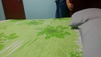 メキシコの女の子のシャワータイムのアマチュア自家製ビデオ