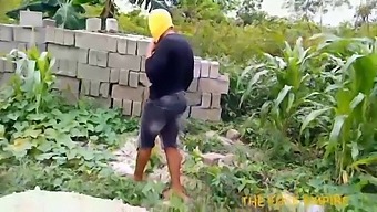 A Nigerian Teacher Visits Her Maize Garden And Gets Fucked By A Lucky College Student