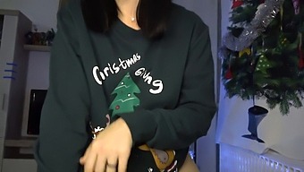 義理の妹アンナのクリスマスプレゼント:ジューシーなセックスと口いっぱいの絶頂