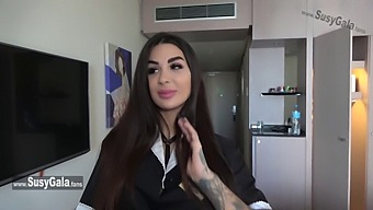 حفل السكس والنيك مورينو في موعد مكثف في الفندق..